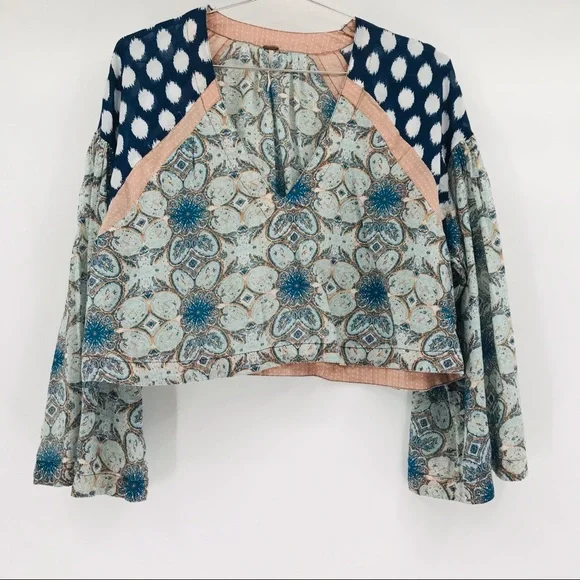 Free People Oversized V Neck Lightweight Wide Sleeve Crop Blouse Size XS - Picture 1 of 7